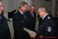 Ehrung für langjährige Verdienste: v.l.n.r.: Jürgen Berger, Hans-Hermann Arndt, Hans-Jürgen Rosencrantz, Kreisbrandmeister Brandt