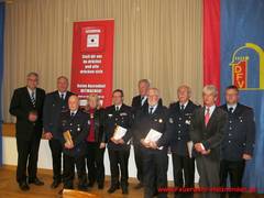 Verabschiedung aus der Einsatzabteilung und Überstellung in die Altersgruppe (v.l.n.r): Bürgermeister Jürgen Daul, Stadtbrandmeister Stahlmann, Günter Klowat, Ausschussvorsitzende Regina Hufnagel, Helmut Schneider, Hans-Jürgen Rosencrantz, Karl-Heinz Timmer, Walter Breker, Amtsleiter Burkhard Woitczyk, Ortsbrandmeister Nolte