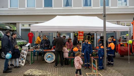 Ortsfeuerwehr Holzminden auf dem Kükenfest aktiv (17.03.2024)