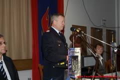 Kreisbrandmeister Hans-Hermann Brandt spricht zur Versammlung
