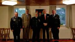 Verabschiedung aus dem aktiven Dienst (v.l.n.r.): Holzmindens Ortsbrandmeister Michael Nolte, Bürgermeister Daul, Rainer Schmidtmann, Horst-Otto Gerberding, Stadtbrandmeister Manfred Stahlmann.