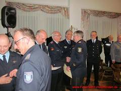 Feuerwehrehrenzeichen des Landes Niedersachsen für 50 Jahre aktiven Feuerwehrdienst für Walter Breker (4. v.l.)